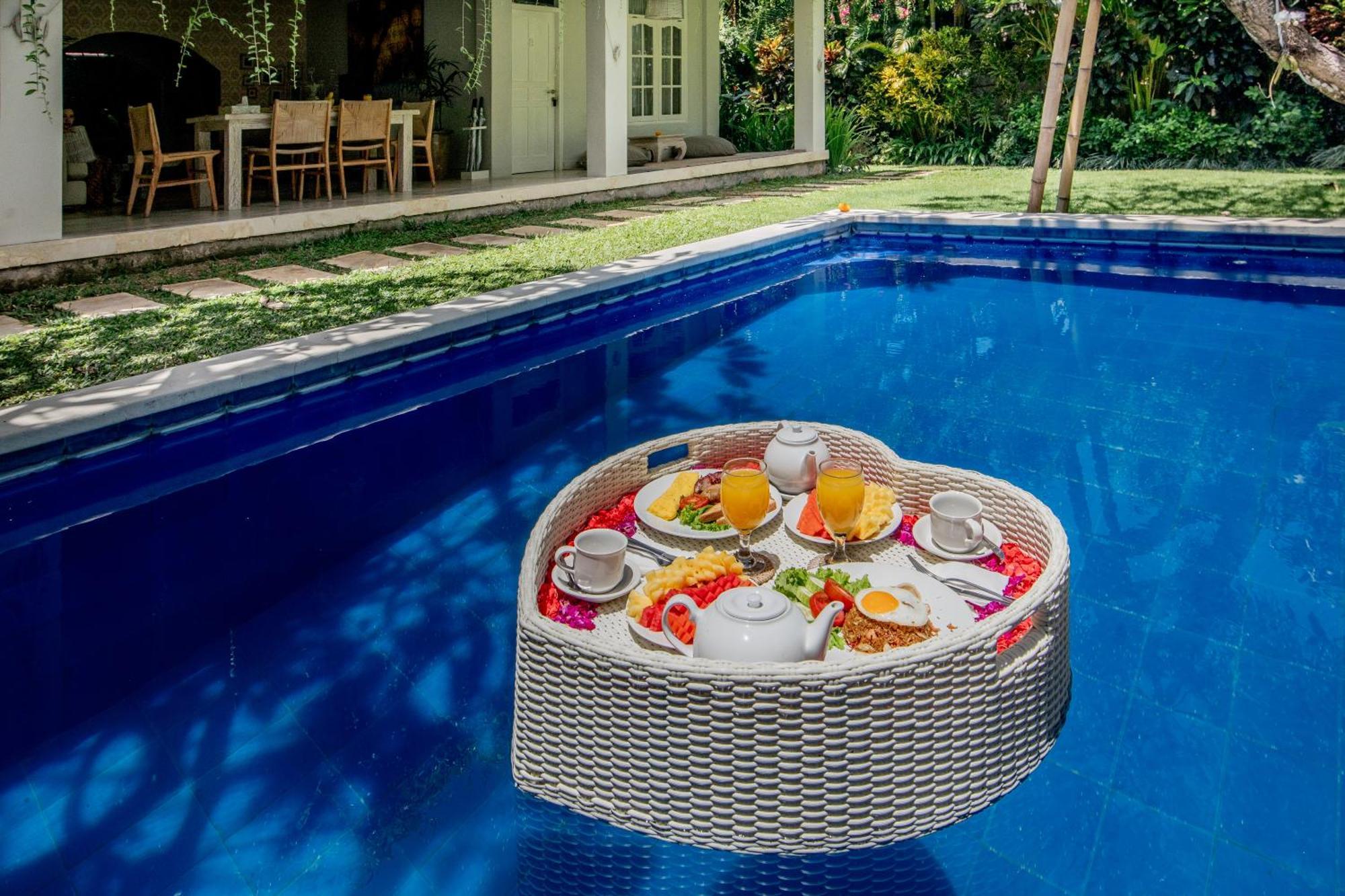 Villa Lodek Deluxe Seminyak Exteriör bild
