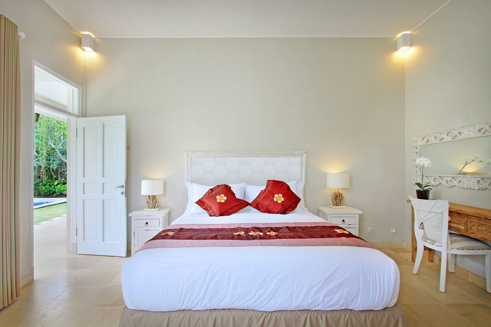 Villa Lodek Deluxe Seminyak Exteriör bild