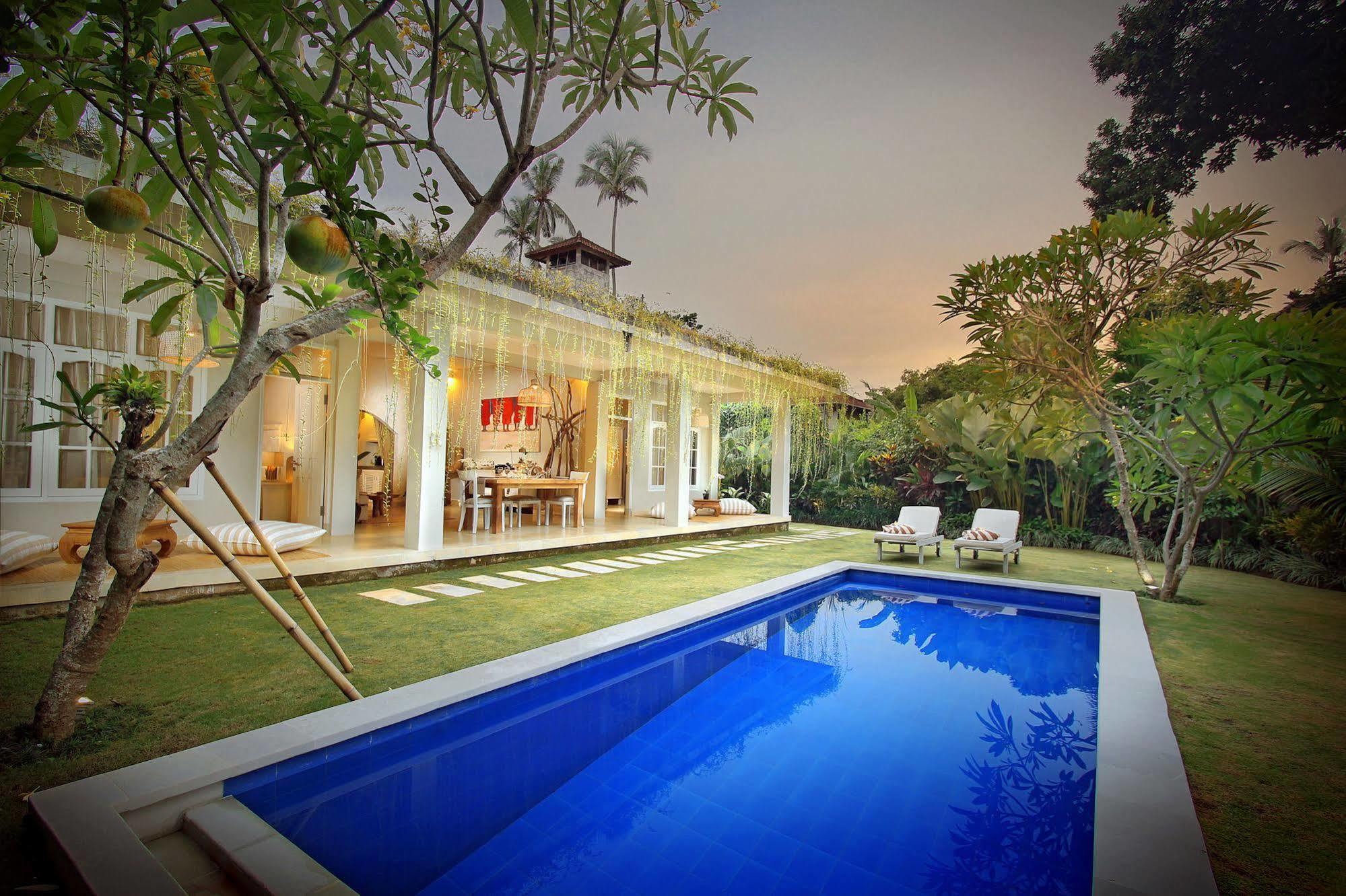 Villa Lodek Deluxe Seminyak Exteriör bild